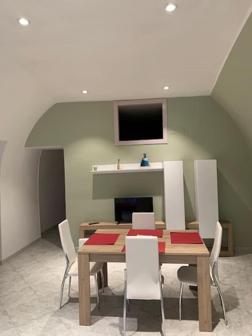 Casa - Torre Dell'Orologio Apartment คาโนซา ดิ พูเจลีย ภายนอก รูปภาพ